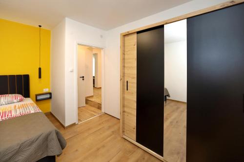 Katil atau katil-katil dalam bilik di Luxury apartman Gino