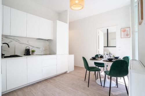 06BZ - Modern apartment in the heart of the port