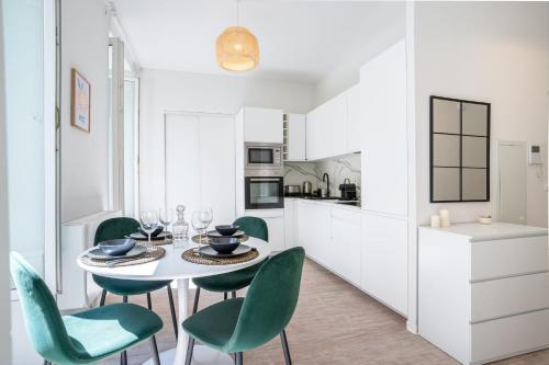 06BZ - Modern apartment in the heart of the port