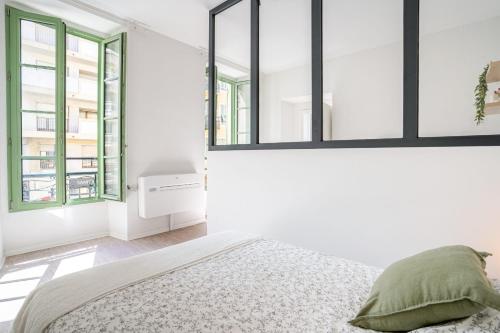 06BZ - Modern apartment in the heart of the port
