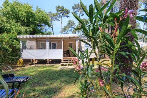 Taman di luar Mobile-home Alain