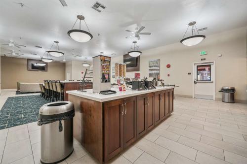 a large lobby with a bar with a trash can at Best Western Plus Executive Inn & Suites in Manteca