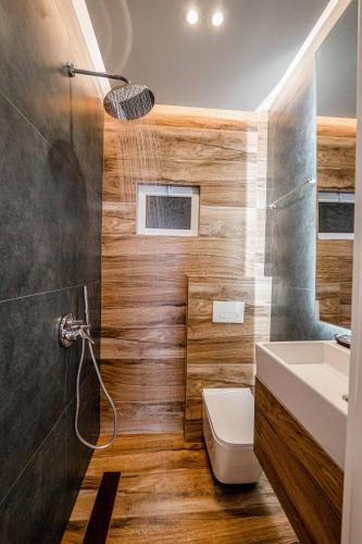 Bilik mandi di Mato Luxury Apartments