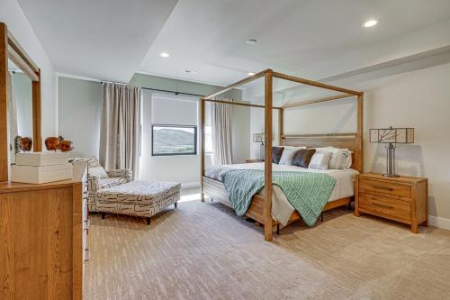 Postel nebo postele na pokoji v ubytování Spacious Heber City Home - Walk to Community Beach