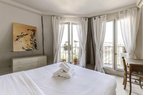 Photo de la galerie de l'établissement GuestReady - French Flair Rooftop Hideaway, à Paris