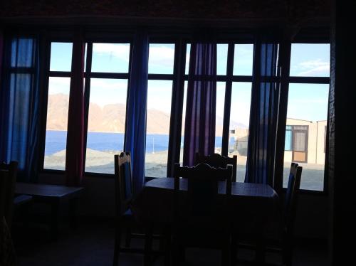 Nespecifikovaný výhled na moře nebo výhled na moře při pohledu z hotelu