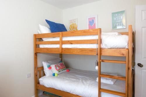 a bunk bed room with two bunk beds at Family Seaside Bungalow - Max 6 Adults Only in Margate