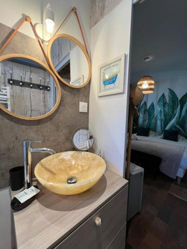 a bathroom with a wooden sink on a counter at Côté Escaliers - Cosy appartement au cœur de Blois in Blois