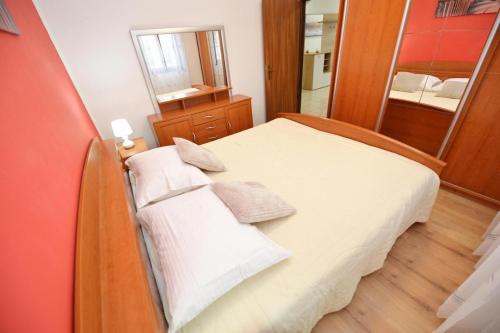 Postel nebo postele na pokoji v ubytování Holiday Home Ariana with private pool - by TA Leut Agency