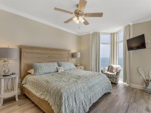 Postel nebo postele na pokoji v ubytování Jade East Towers 1540 by Newman-Dailey