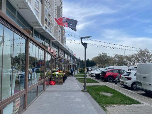 Φωτογραφία από το άλμπουμ του Bahçeşehir N TEPE sitesi avm gölet ulaşım merkezi konum σε Esenyurt
