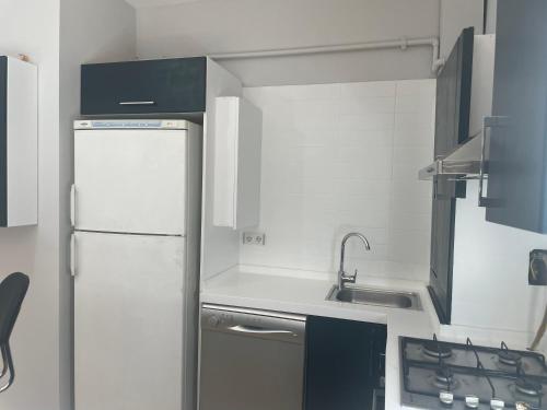 Φωτογραφία από το άλμπουμ του Bahçeşehir N TEPE sitesi avm gölet ulaşım merkezi konum σε Esenyurt