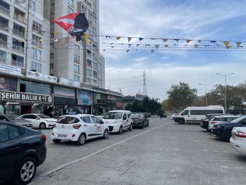 Φωτογραφία από το άλμπουμ του Bahçeşehir N TEPE sitesi avm gölet ulaşım merkezi konum σε Esenyurt