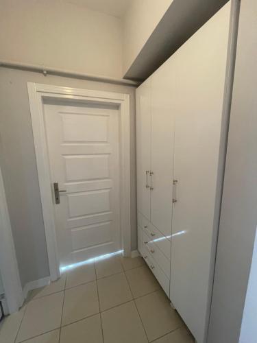 Φωτογραφία από το άλμπουμ του Bahçeşehir N TEPE sitesi avm gölet ulaşım merkezi konum σε Esenyurt