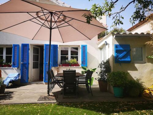 Studio avec kitchenette salle de bain et wc partagé