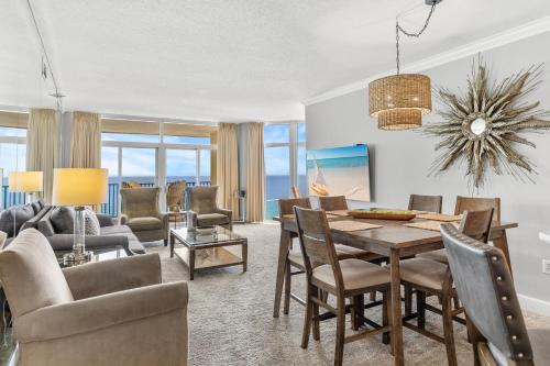 Un lugar para sentarse en Jade East Towers 1740 by Newman-Dailey