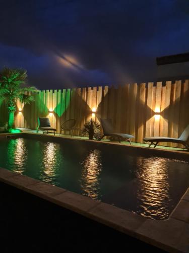 Photo de la galerie de l'établissement Studio jacuzzi prive piscine commune, à Portet-sur-Garonne