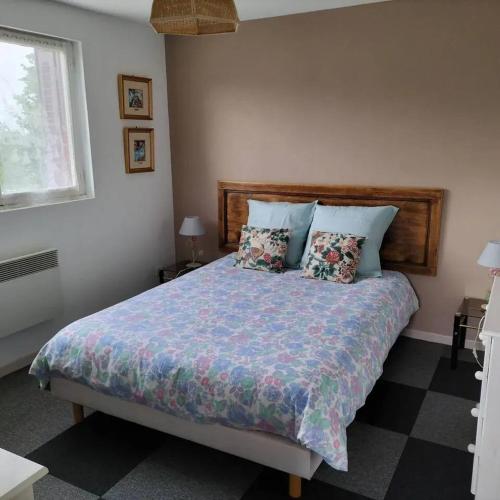 a bedroom with a bed and two pillows on it at Maison charmante à Saint-Satur avec jardin et terrasse in Saint-Satur