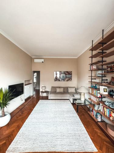 Cozy Apartment in Via Washington Freshly Renovated