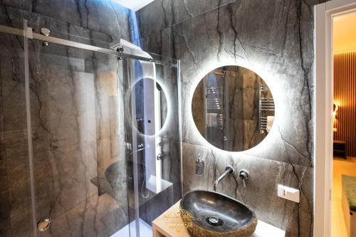 Bilik mandi di Sicily Luxury Rooms