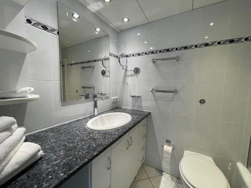 Ένα μπάνιο στο Wind und Meer, 3-Zimmer Ecksuite in der Maritim Residenz Travemünde