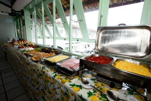 a buffet line with many different types of food at Hotel Porto Verde -JG in Porto Seguro