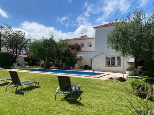 Alquiler Villa en la Playa de Cambrils para 10 personas con AC, parking y WIFI