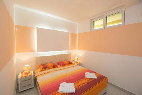 Ein Bett oder Betten in einem Zimmer der Unterkunft Apartments Aleksandra