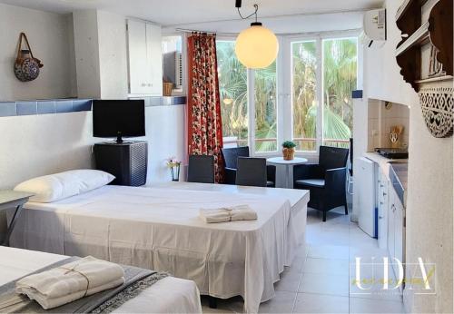 UDA Vacacional - Palmeras y vistas al mar en La Pineda