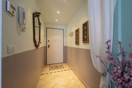 a hallway with a door leading to a room at Trilocale vista spiaggiamare in Diano Marina