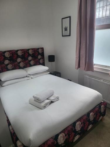 a bedroom with a bed with towels on it at Charming Tower Bridge Apartment in London