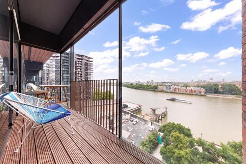 a balcony with a view of a river at Central London Spectacular riverview two bedroom Luxury designer apartment-AC-Parking-WIFI-2 bathrooms in London
