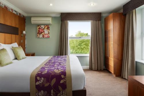 Postel nebo postele na pokoji v ubytování Ramada by Wyndham Cheltenham