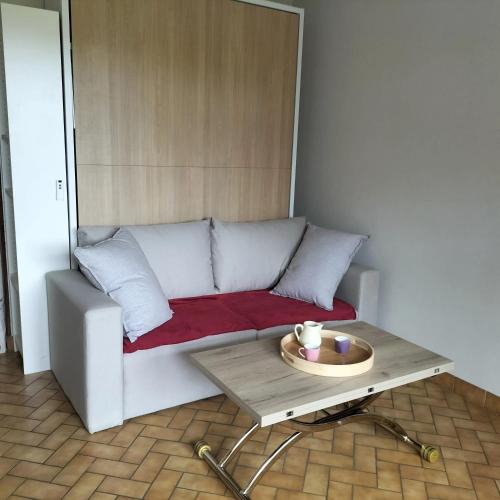 Ruang duduk di Studio cosy avec terrasse et barbecue à Cazaubon - 28 m²