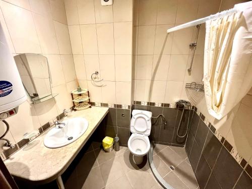 Ένα μπάνιο στο Vadim Apartments in Panorama Beach Vigo Nessebar