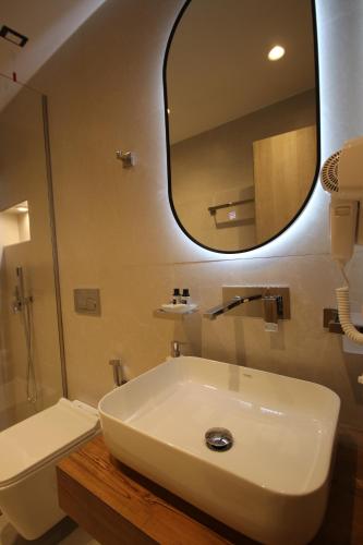 Ein Badezimmer in der Unterkunft W Cika Hotel