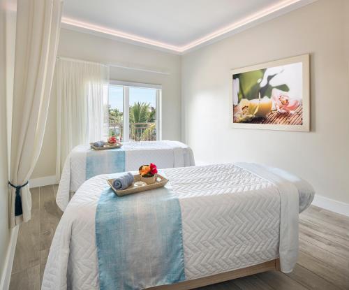 a bedroom with two beds and a window at Margaritaville Beach Resort Ft Myers Beach in Fort Myers Beach