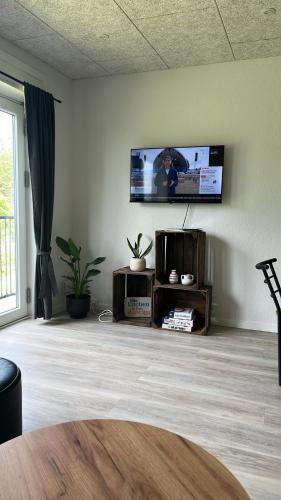 Μια τηλεόραση ή/και κέντρο ψυχαγωγίας στο Billund mini hostel room 12- Meget tæt på LEGO HOUSE og centrum