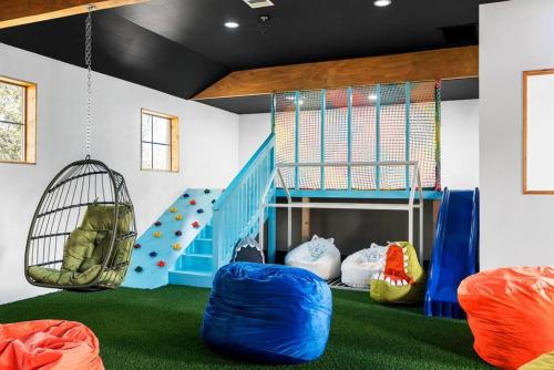 オースティンにあるPet friendly Retreat in Austin with Pool-Backyardのギャラリーの写真