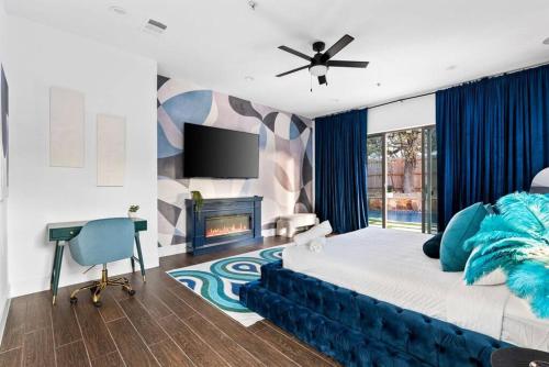 Pet friendly Retreat in Austin with Pool-Backyardにあるベッド