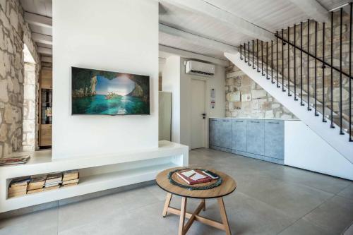 Телевизор и/или развлекательный центр в Villa Maria Vasilikos
