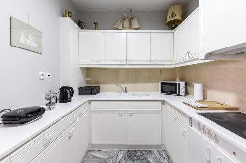 The Holiday Place in Voula for 4 by Filos Inc