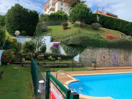 Πισίνα στο ή κοντά στο Dúplex en Comillas. Urb Balcón del Cantábrico