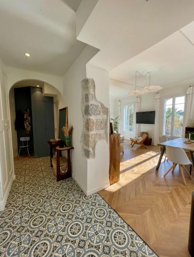 Modern & Bright 2 Bedrooms - City Center