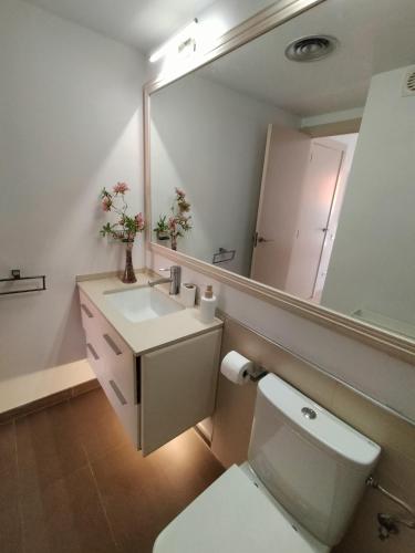 Apartamento frente al mar con WIFI y parking.
