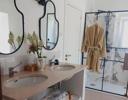 Ένα μπάνιο στο Villa ERRA & Suites Salle de Bains Privatives