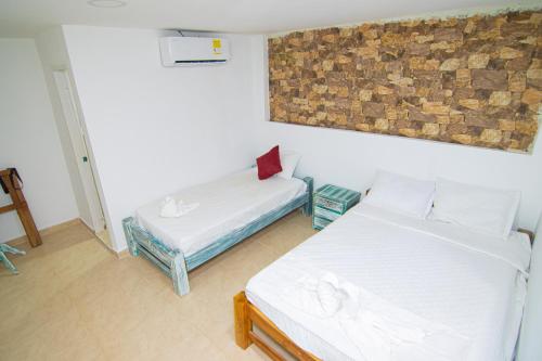 a room with two beds in a room at Casa Playa James in La Boquilla
