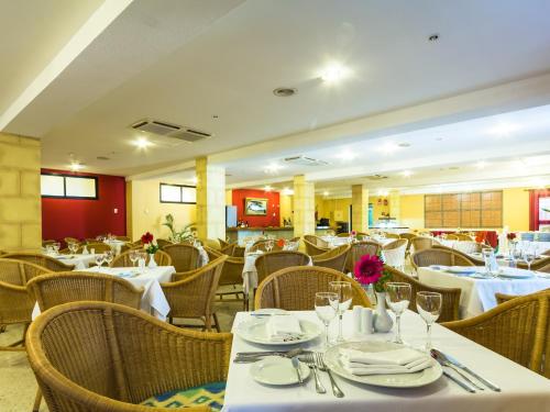 Ресторан / где поесть в Apartamentos BlueBay Beach Club
