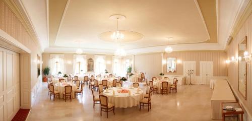 Restaurace v ubytování Hotel *** Plauter Kúria