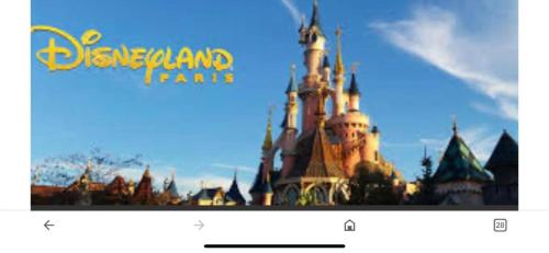 a picture of the disneyland parakeet at Studio résidence touristique 3 étoiles in Le Mée-sur-Seine